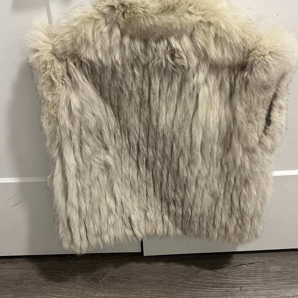 Saga Fox Fur Vest - Picture 3 of 6